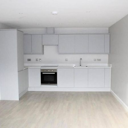 Marvellous New Build 2 Bed Flat - 1 Ophelia Court Διαμέρισμα Έπσομ Εξωτερικό φωτογραφία