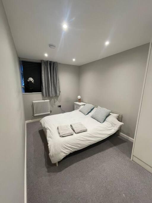 Marvellous New Build 2 Bed Flat - 1 Ophelia Court Διαμέρισμα Έπσομ Εξωτερικό φωτογραφία
