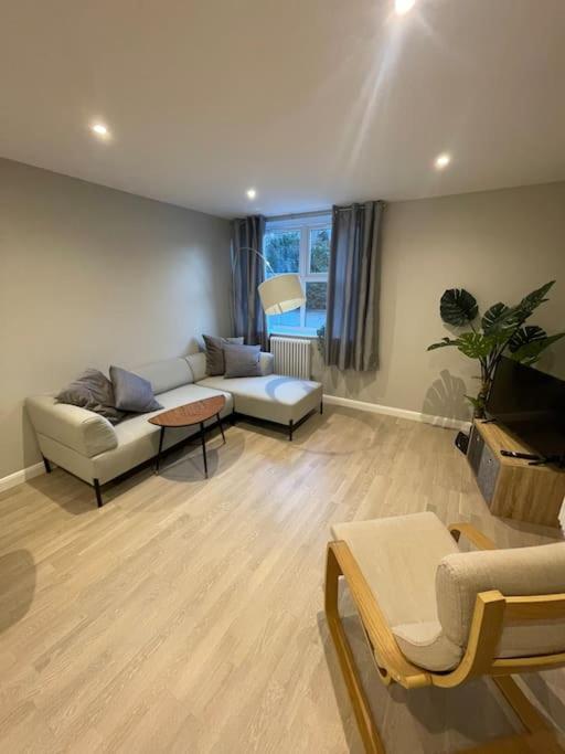 Marvellous New Build 2 Bed Flat - 1 Ophelia Court Διαμέρισμα Έπσομ Εξωτερικό φωτογραφία