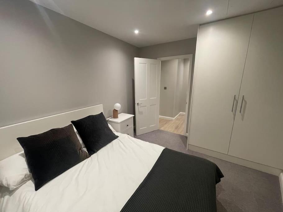 Marvellous New Build 2 Bed Flat - 1 Ophelia Court Διαμέρισμα Έπσομ Εξωτερικό φωτογραφία