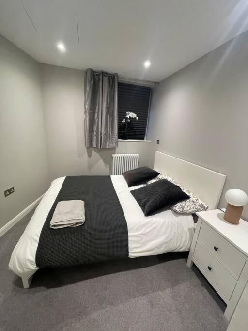 Marvellous New Build 2 Bed Flat - 1 Ophelia Court Διαμέρισμα Έπσομ Εξωτερικό φωτογραφία